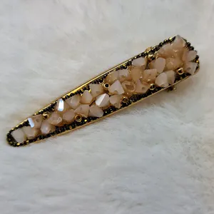 Hovedbilde H&aring;rspenne i gullfarget metall / hvite stener og gullfarget  perl